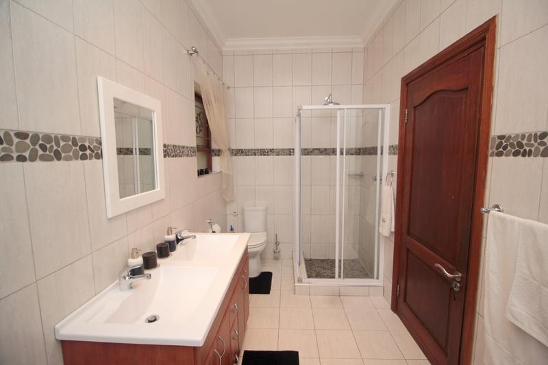 5 Bedroom Property for Sale in Linkside Western Cape